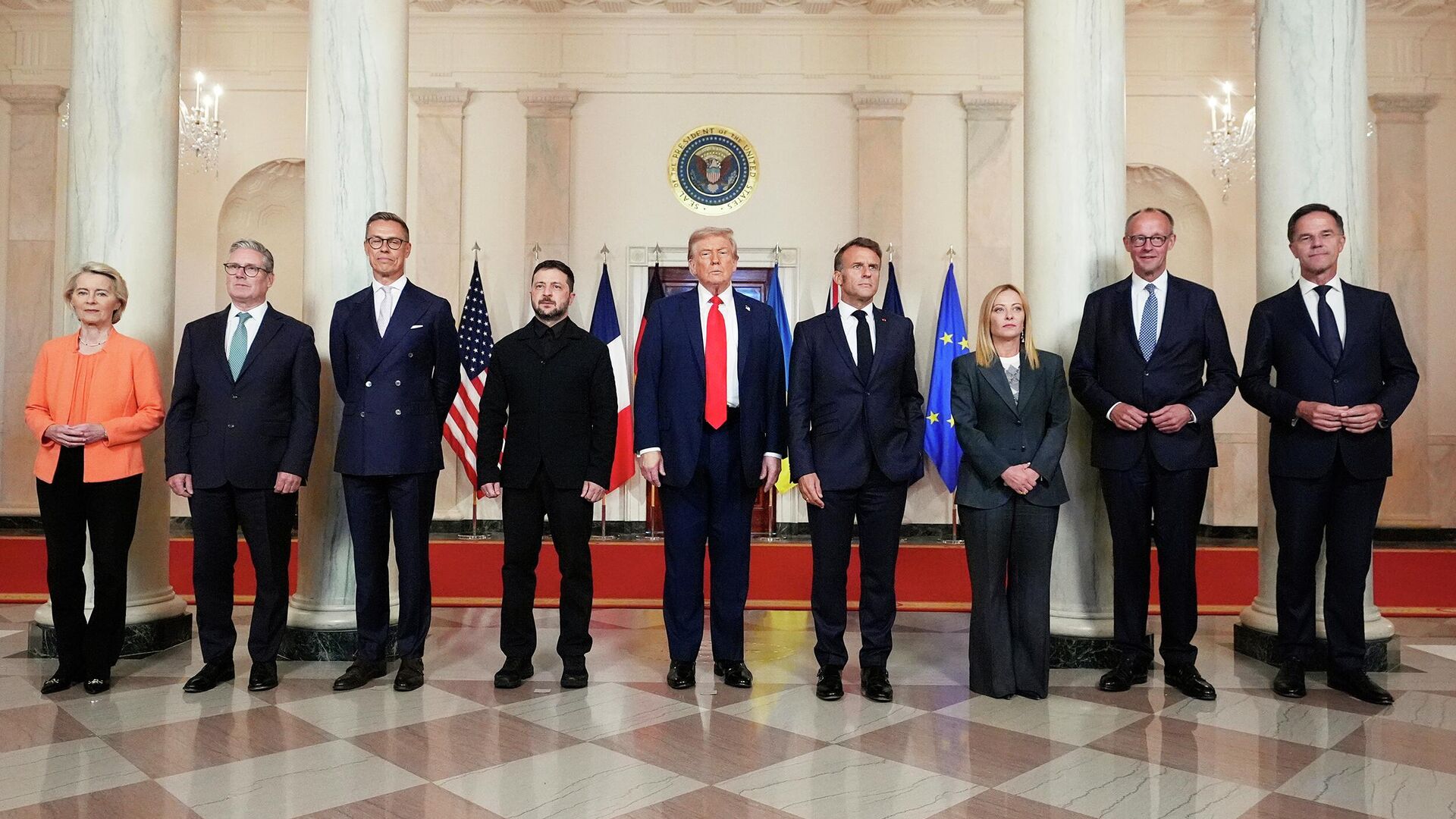 Главы стран ЕС показали чудеса преклонения перед Трампом, заявил депутат